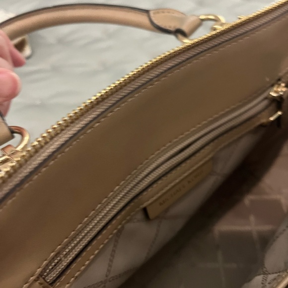 Michael Kors Tan and Cream purse - Picture 4 of 6